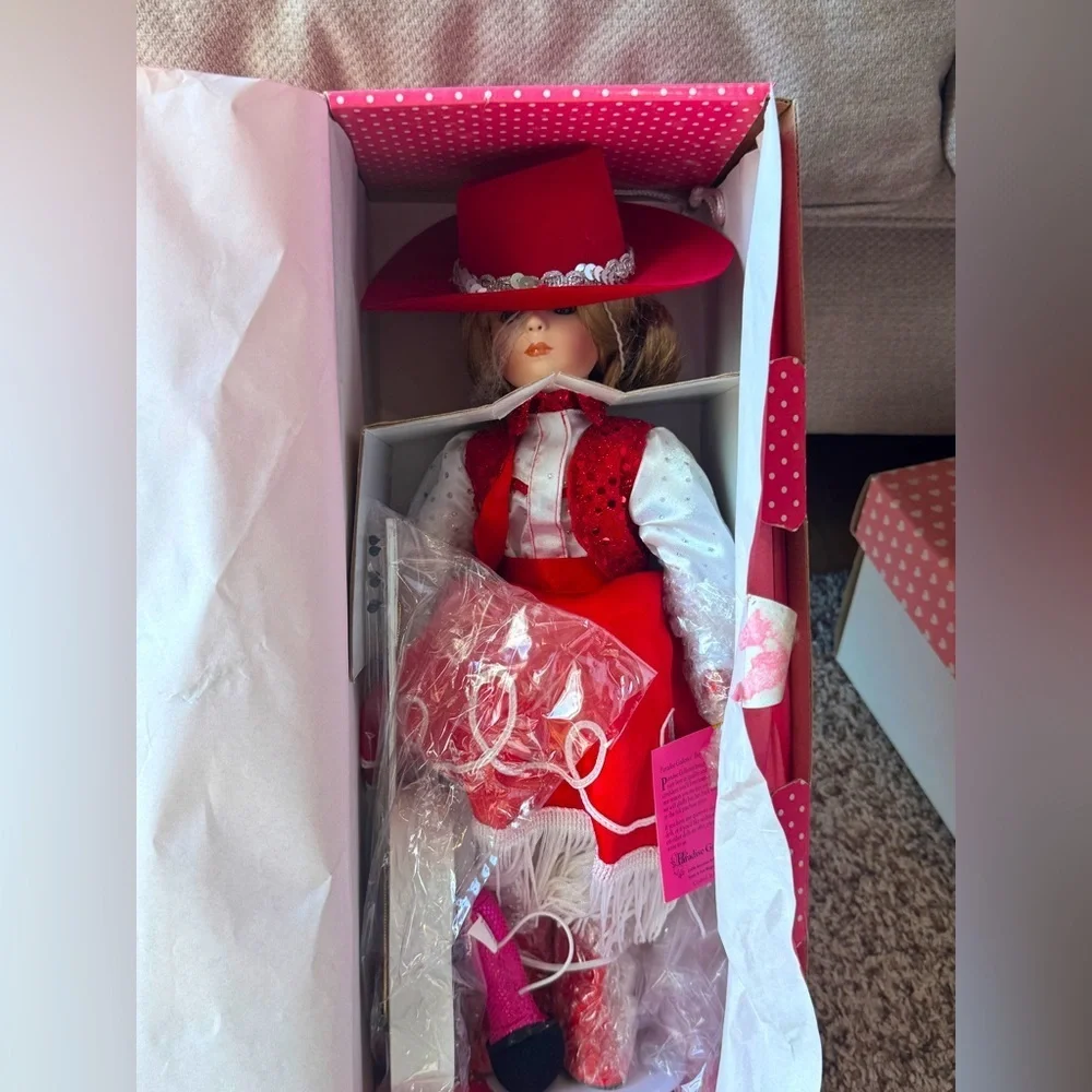 TREASURY COLLECTION PARADISE GALLERIES ROSE COUNTRY‎ DARLINGS DOLL